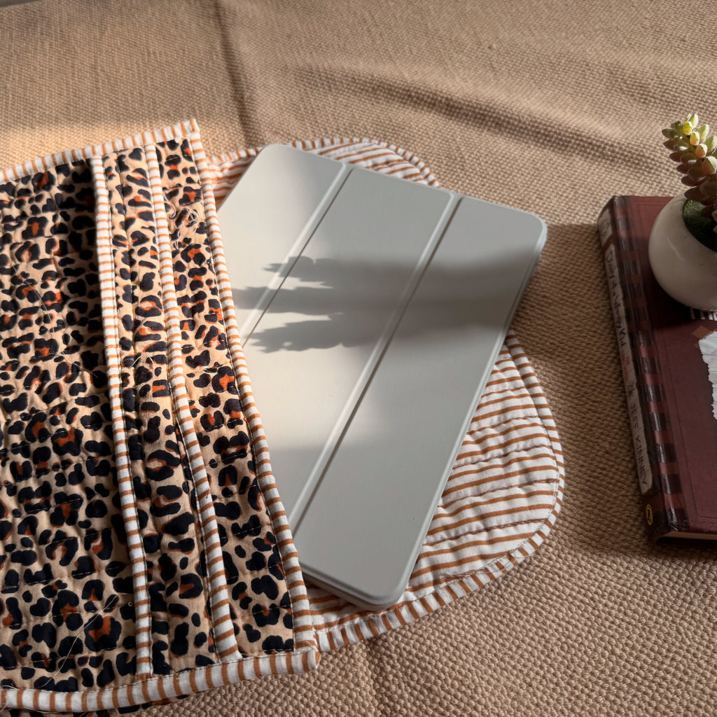 ClutchCase - Sleeve & Clutch in One