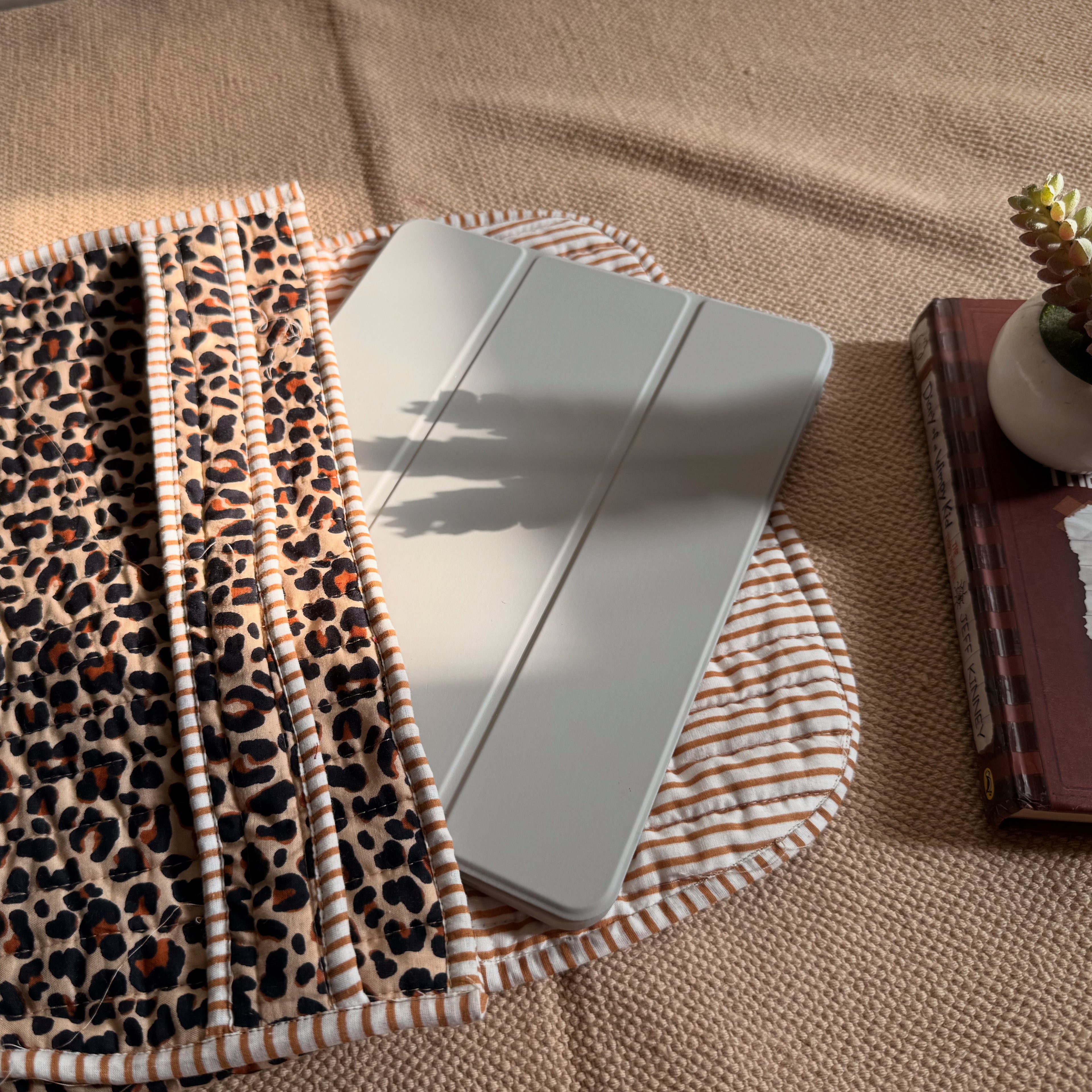 ClutchCase - Sleeve & Clutch in One